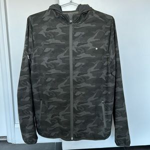 Vuori Men’s Outdoor Trainer Shell Camo Medium